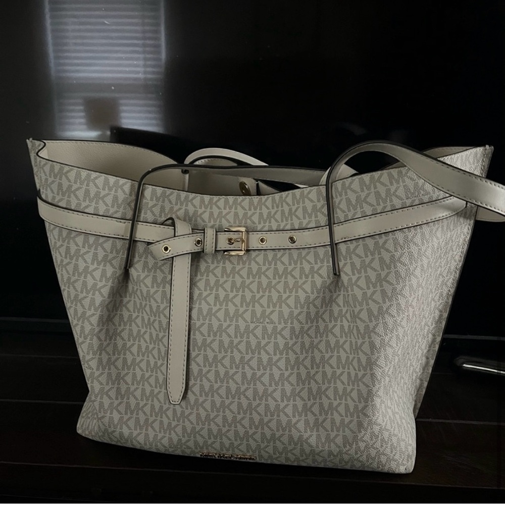 MARKDOWN - Michael Kors Large Emilia Tote